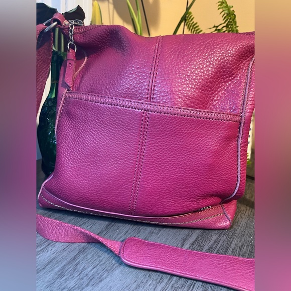 The Sak raspberry colored leather purse - Picture 2 of 7